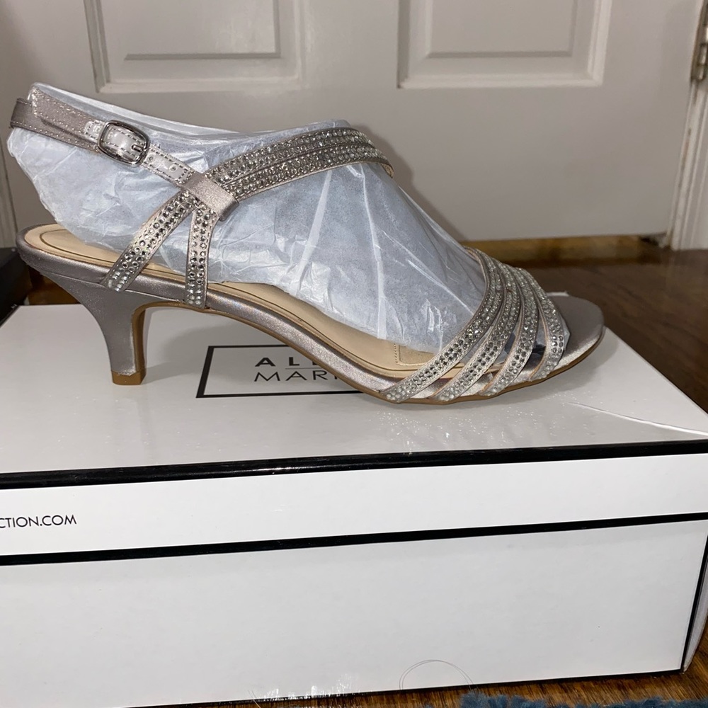 NEVER WORN SHOES